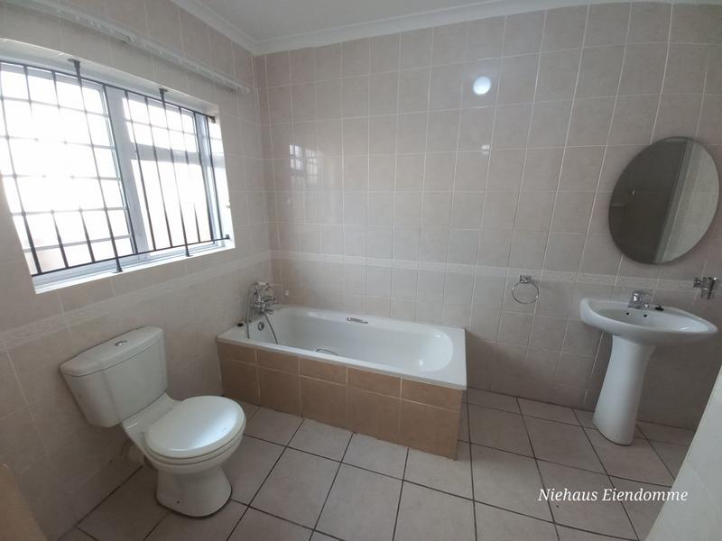 To Let 4 Bedroom Property for Rent in Gustrouw Western Cape